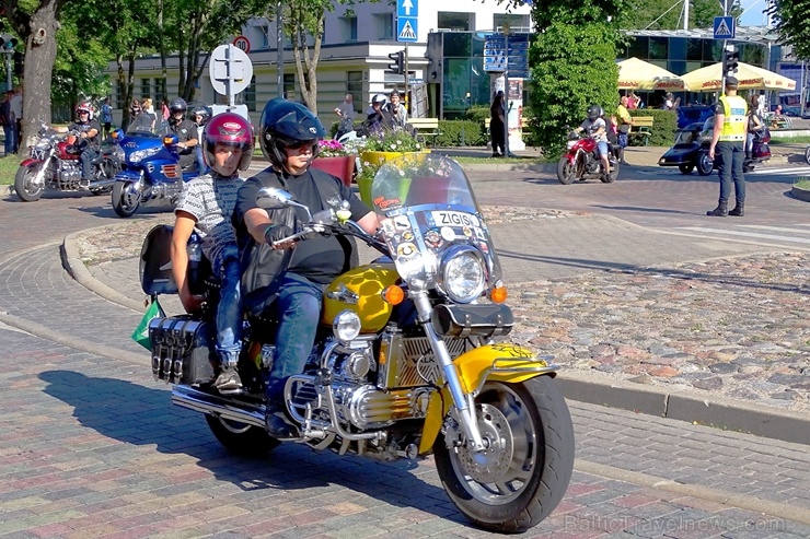 Ventspils ielas un ostas promenādi pierūcina «Kurland bike meet 2020» Motociklu parāde 286616