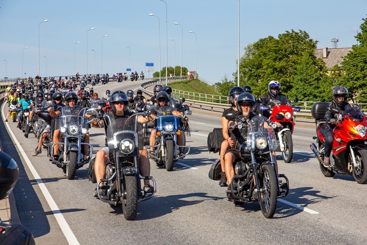 Ventspils ielas un ostas promenādi pierūcina «Kurland bike meet 2020» Motociklu parāde 286617