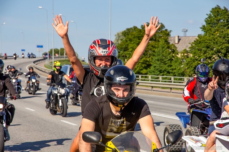 Ventspils ielas un ostas promenādi pierūcina «Kurland bike meet 2020» Motociklu parāde 286620
