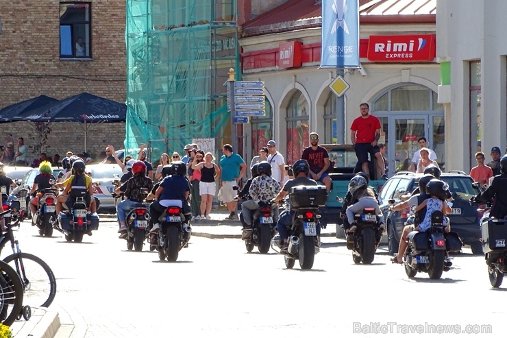 Ventspils ielas un ostas promenādi pierūcina «Kurland bike meet 2020» Motociklu parāde 286623