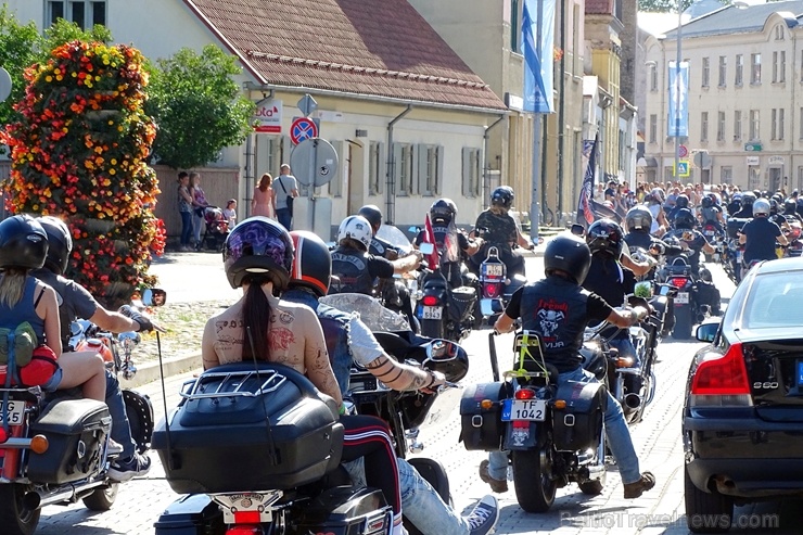 Ventspils ielas un ostas promenādi pierūcina «Kurland bike meet 2020» Motociklu parāde 286624