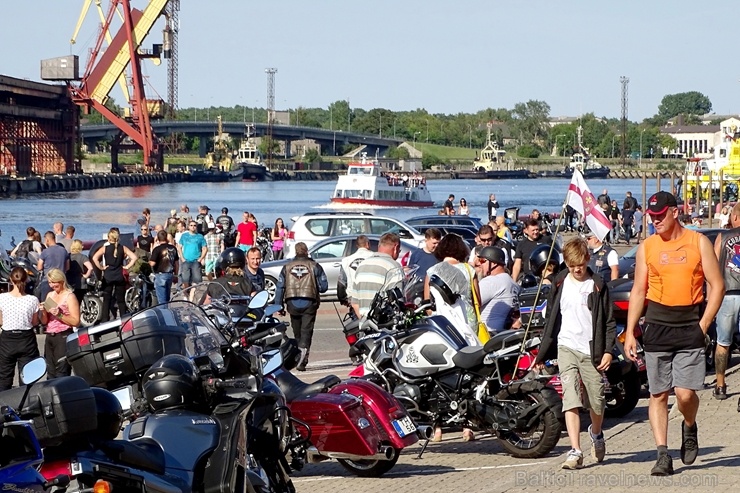 Ventspils ielas un ostas promenādi pierūcina «Kurland bike meet 2020» Motociklu parāde 286627
