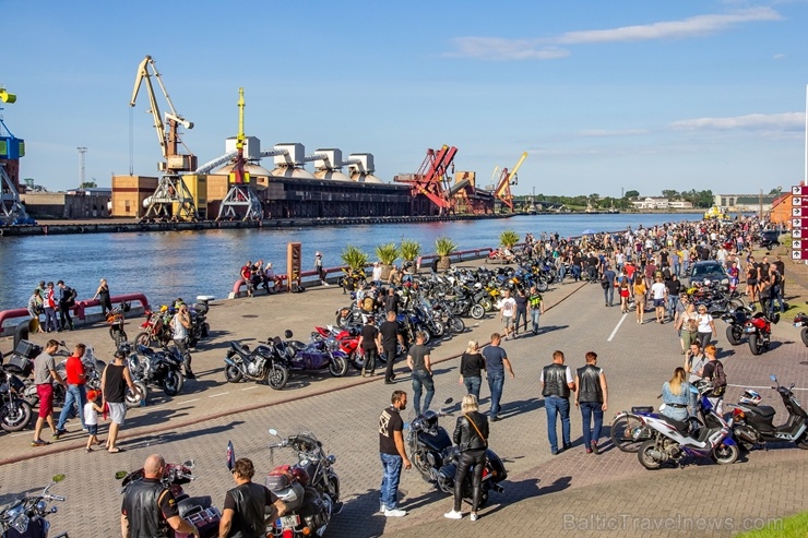 Ventspils ielas un ostas promenādi pierūcina «Kurland bike meet 2020» Motociklu parāde 286631