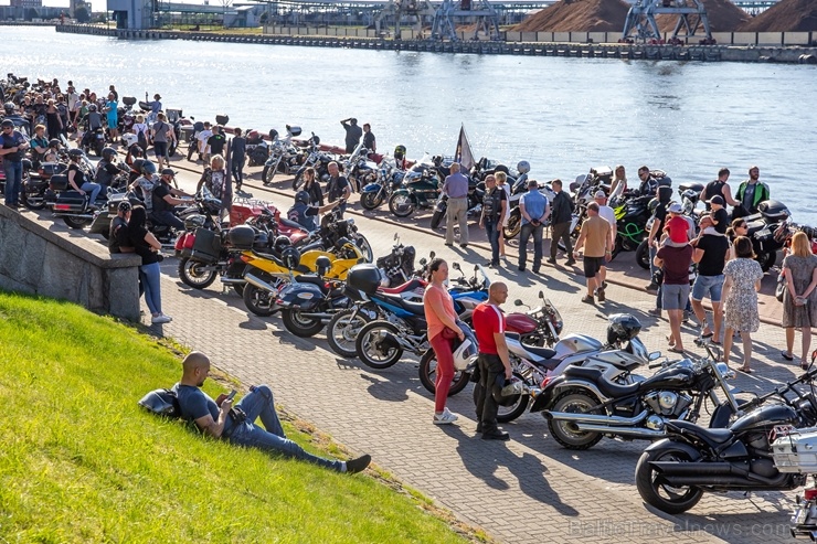 Ventspils ielas un ostas promenādi pierūcina «Kurland bike meet 2020» Motociklu parāde 286636