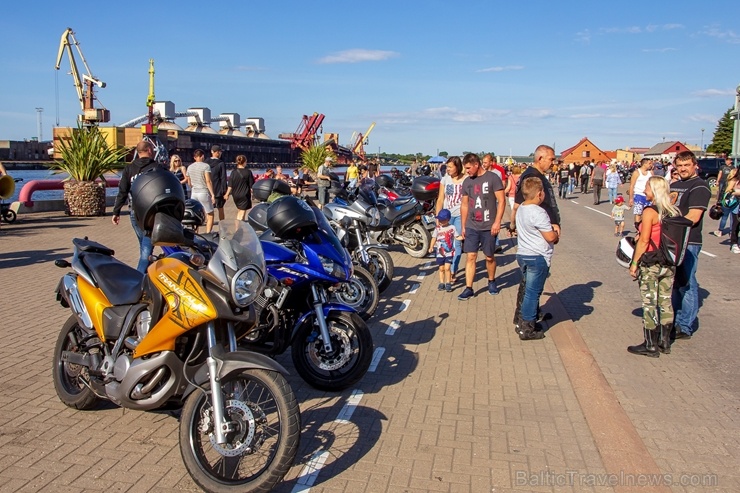Ventspils ielas un ostas promenādi pierūcina «Kurland bike meet 2020» Motociklu parāde 286638