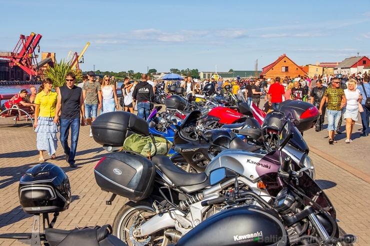 Ventspils ielas un ostas promenādi pierūcina «Kurland bike meet 2020» Motociklu parāde 286640