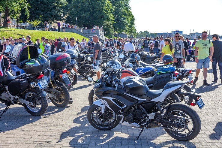 Ventspils ielas un ostas promenādi pierūcina «Kurland bike meet 2020» Motociklu parāde 286643