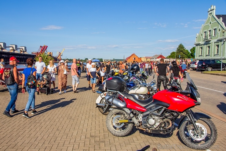 Ventspils ielas un ostas promenādi pierūcina «Kurland bike meet 2020» Motociklu parāde 286645