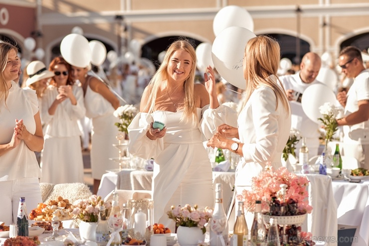 Slepenībā turētais baltais pikniks šajā gadā notika modes zīmolu outlet ciematā Via Jurmala Outlet Village 287216