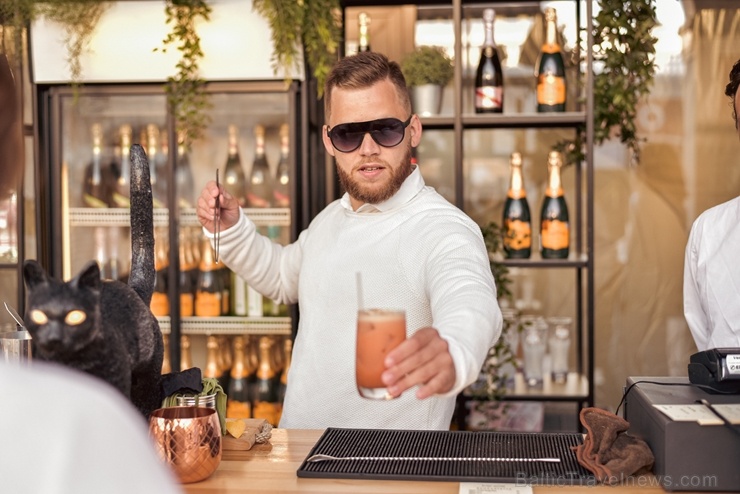 Slepenībā turētais baltais pikniks šajā gadā notika modes zīmolu outlet ciematā Via Jurmala Outlet Village 287239