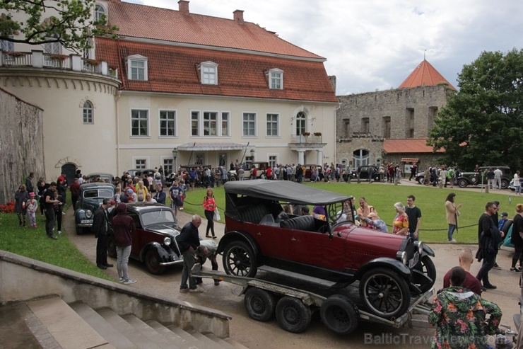 2020. gada 25. jūlijā no Rīgas Motormuzeja uz Cēsīm startēja retro auto parāde 