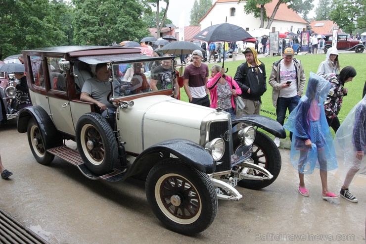 2020. gada 25. jūlijā no Rīgas Motormuzeja uz Cēsīm startēja retro auto parāde 