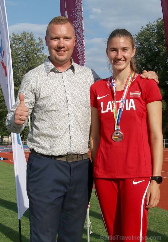 Indra Mackeviča Latvijas izlases sastāvā izcīna Baltijas vieglatlētikas U16 čempionātā 3.vietu 800 metru skrējienā 287547