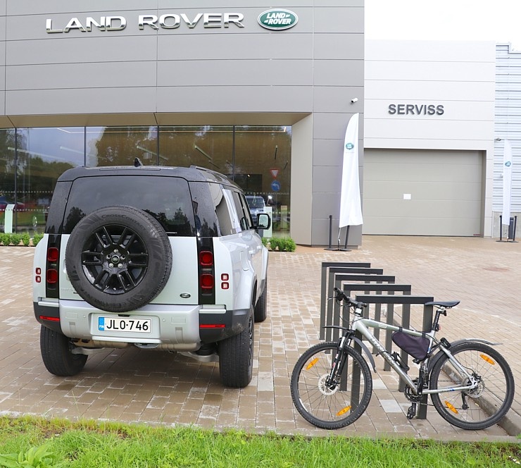 Travelnews.lv iepazīst jauno «Land Rover Defender» interesantos apstākļos 287591