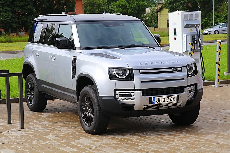 Travelnews.lv iepazīst jauno «Land Rover Defender» interesantos apstākļos 287592