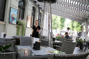Travelnews.lv iepazīst Rīgas britu stila restorānu «Olivers» piektdienas vakarā 5