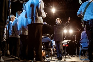 Tiguļkalnu Talsos piepilda skanīgs Raimonda Tigula brīvdabas koncerts 6