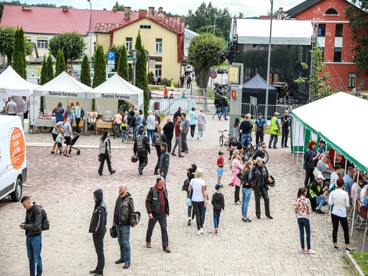 Starptautiskajā motociklistu saietā Madonā pulcējas motobraucēji un moto entuziasti 288135