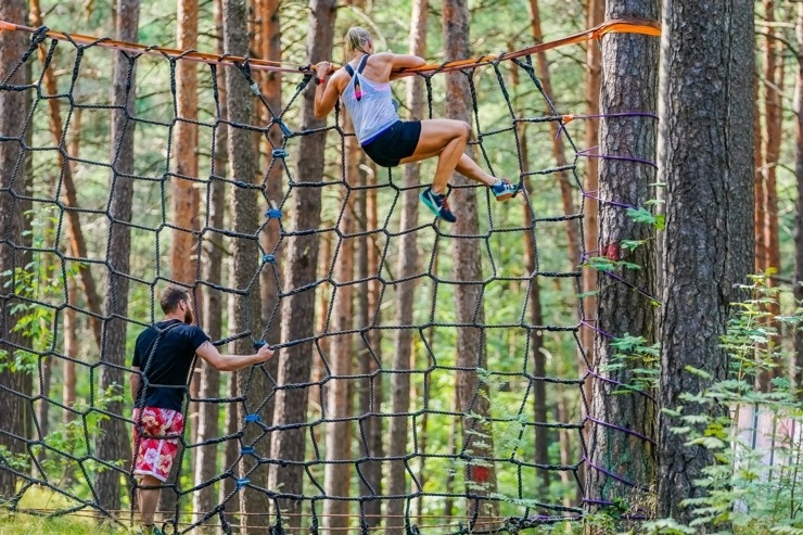 Mežaparkā norisinās populārās taku un šķēršļu skriešanas sacensības «Lāčplēšu kross» 288920