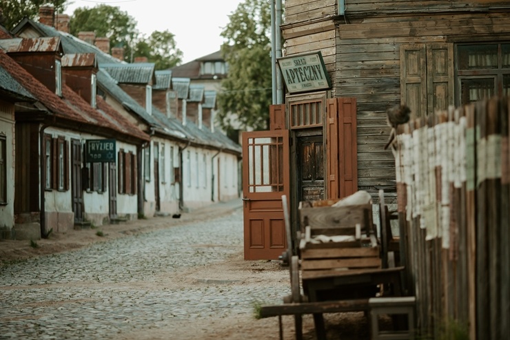 Tukuma vecpilsētā uzņem poļu vēsturisko spēlfilmu «Kāzas II» 289067