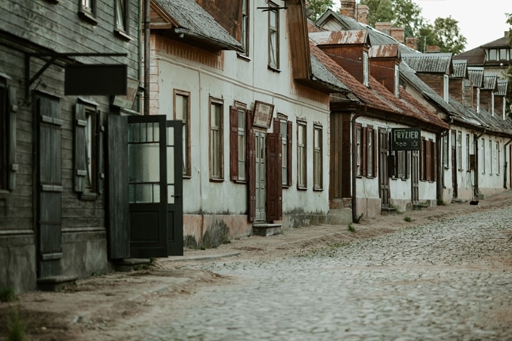 Tukuma vecpilsētā uzņem poļu vēsturisko spēlfilmu «Kāzas II» 289085