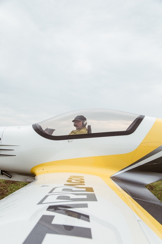 Limbažu Lidlaukā skatītājus priecē elpu aizraujošs avio šovs 289354