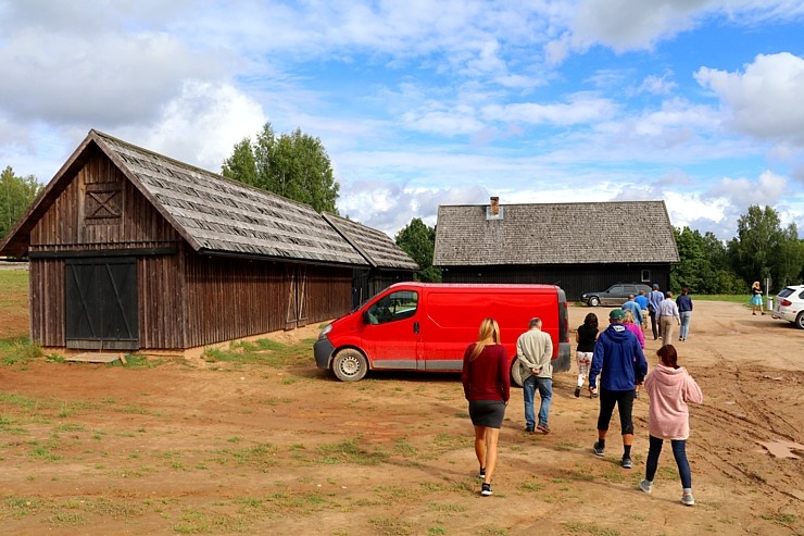 Travelnews.lv iepazīst, nogaršo un izbauda strausu un kazu fermas «Nornieki» viesmīlību Kuldīgas novadā 289481