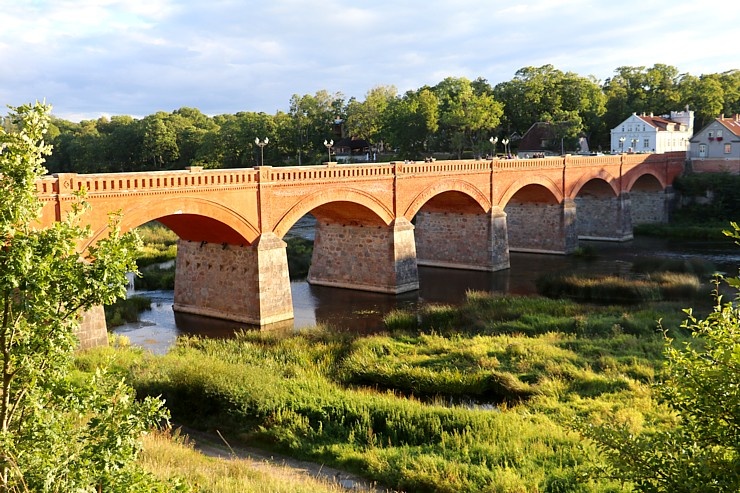 Travelnews.lv 25.08.2020 vienas stundas laikā piefiksē Kuldīgas foto mirkļus 289615