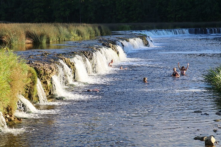 Travelnews.lv 25.08.2020 vienas stundas laikā piefiksē Kuldīgas foto mirkļus 289617