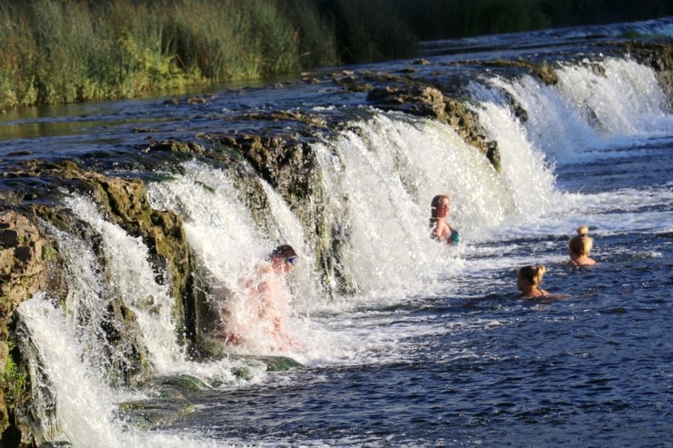 Travelnews.lv 25.08.2020 vienas stundas laikā piefiksē Kuldīgas foto mirkļus 289618