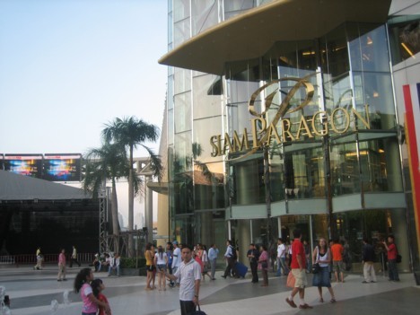 Bangkoka piedāvā grandiozas iepirkšanas iespējas. Tirdzniecības un atpūtas centrs Siam Paragon 15547