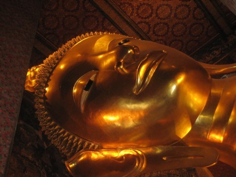 Guļoša Budas templis. Budas figūras gārums sastāda 49 metrus, bet augstums 12 metrus 15560
