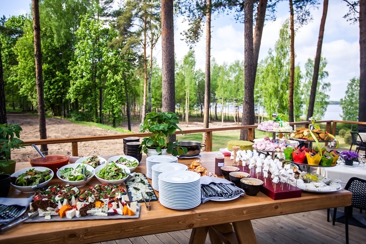 Nosvini jaunā mācību gada sākumu restorānā Baltvilla ar bagātīgu bufetes galdu un krāšņiem svētku desertiem visām gaumēm 289722