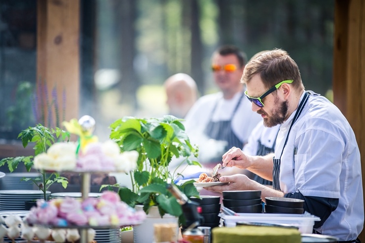 Nosvini jaunā mācību gada sākumu restorānā Baltvilla ar bagātīgu bufetes galdu un krāšņiem svētku desertiem visām gaumēm 289727