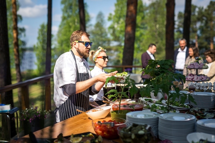 Nosvini jaunā mācību gada sākumu restorānā Baltvilla ar bagātīgu bufetes galdu un krāšņiem svētku desertiem visām gaumēm 289728