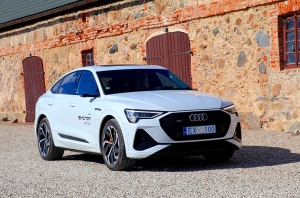 Travelnews.lv ar «Audi e-tron Sportback» apciemo pils kompleksu «Nurmuiža» Kurzemē 7