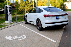 Travelnews.lv uzlādē «Audi e-tron Sportback» Smiltenē un izbauda pilsētas viesmīlību 7