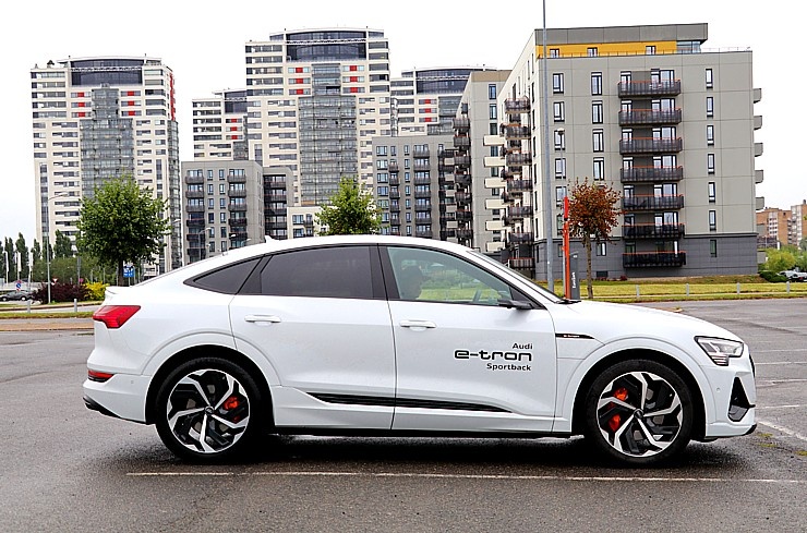 Travelnews.lv apceļo Latviju ar jauno un elektrisko «Audi e-tron Sportback» 290083