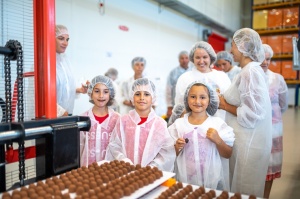 Tūristi ekskursijās var uzzināt «Pobeda Confectionery» garšas noslēpumus 11