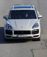 Travelnews.lv apceļo Rīgu ar jaudīgo un jauno «Porsche Cayenne GTS» 9