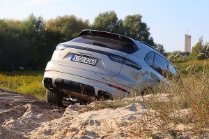 Travelnews.lv apceļo Rīgu ar jaudīgo un jauno «Porsche Cayenne GTS» 42
