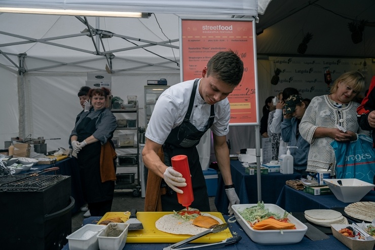 Iepazīsti pirmo Street Food festivālu Daugavpilī, kas notika 12.09.2020. Foto: Andrejs Jemeļjanovs 291002
