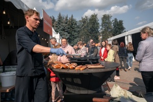 Iepazīsti pirmo Street Food festivālu Daugavpilī, kas notika 12.09.2020. Foto: Andrejs Jemeļjanovs 1