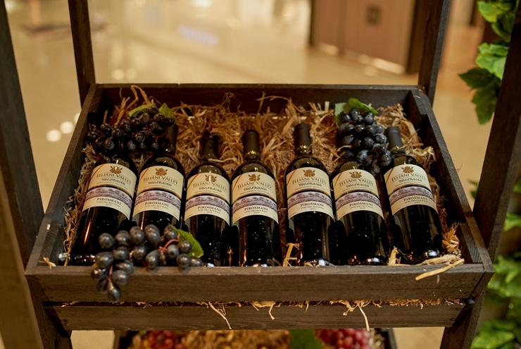 Valstu sadarbības ietvaros piedāvā Gruzijas vīnus, kas radīti pēc senām un izkoptām tradīcijām. Foto: Oskars Ludvigs 291162
