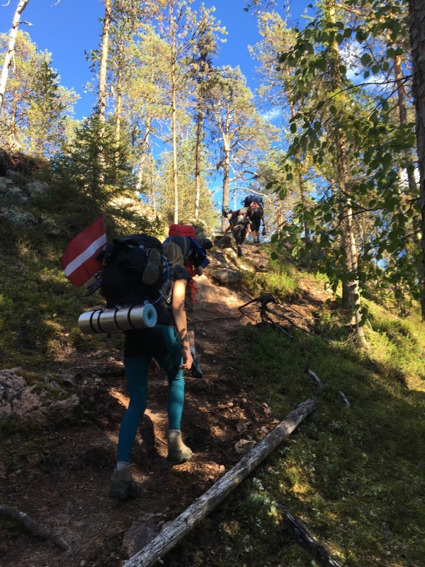 Kāpumi un kritumi itin bieži nomaina cits citu, kopā sporta pulkstenis uzrādīja vairāk nekā 2000 kāpuma metrus 291230