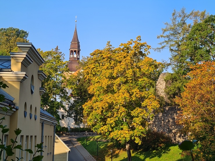 Krāšņā rudens ota pamazām iekrāso Valmieru 291423