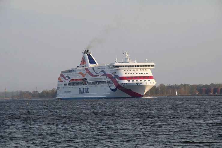 Travelnews.lv 26.09.2020 pavada «Tallink» kuģi «Baltic Queen» pēdējā reisā Rīga - Helsinki 291527
