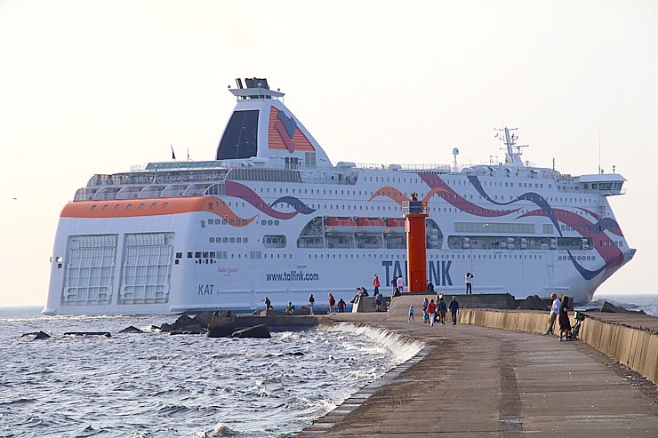Travelnews.lv 26.09.2020 pavada «Tallink» kuģi «Baltic Queen» pēdējā reisā Rīga - Helsinki 291530