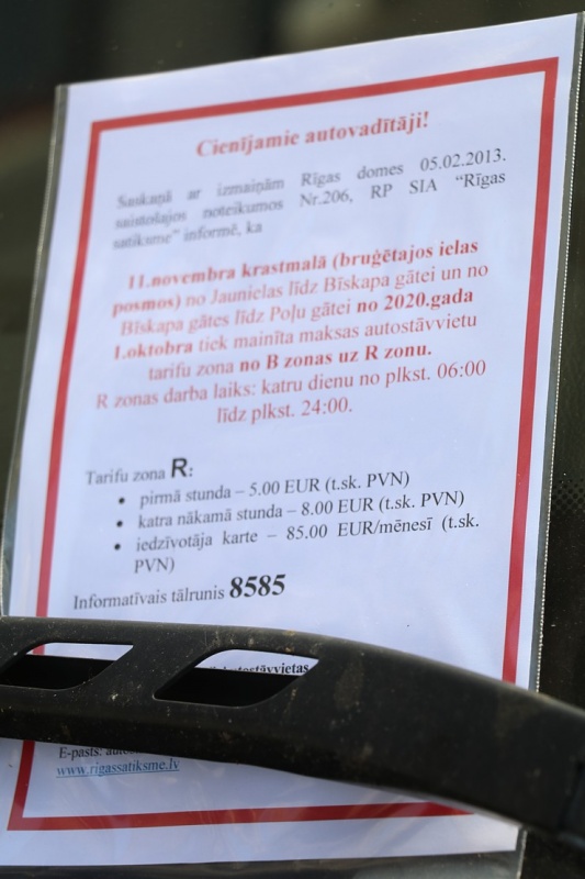 Neuzmanīgākie Vecrīgas restorānu un muzeju apmeklētāji par autostāvvietu maksās sodu 53 eiro apmērā, jo tagad B zona ir kļuvusi par R zonu 291854