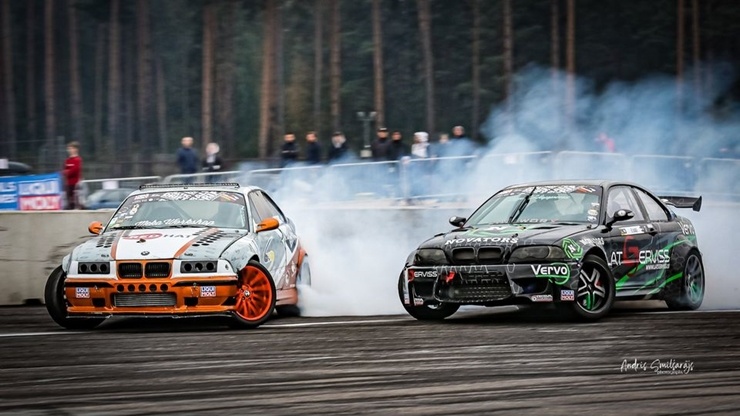 Biķernieku trasē sacenšas Baltijas labākie drifteri. Foto: driftlatvia.com 292106